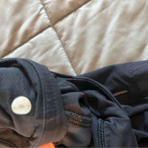 Lululemon Cropped Legging - Picture 4 of 5